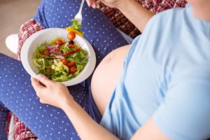 Consuming salad while pregnant